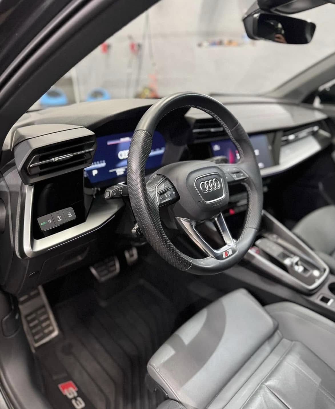 Processo di igienizzazione interni auto con vapore